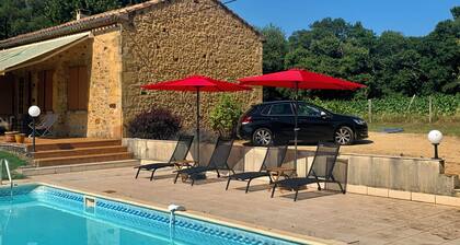 Maison avec vue panoramique en Dordogne â Piscine privĂ©e & Calme Absolu