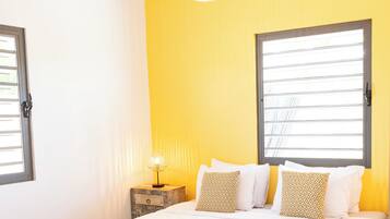 Signature-Apartment, 1 Schlafzimmer, Poolblick | 1 Schlafzimmer, individuell dekoriert, individuell eingerichtet