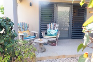 Condo com design assinado, 1 quarto, vista para a piscina | Terraço/pátio