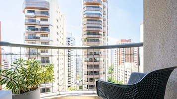 Apartamento 2 Dormitórios Casal | Balcony