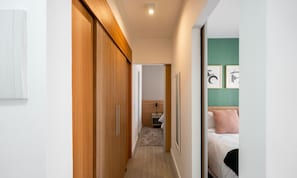 Apartamento 2 Dormitórios Casal | Comodidades do quarto