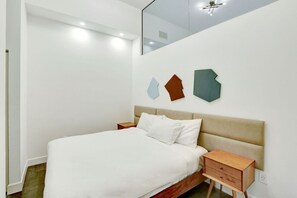 2 habitaciones, tabla de planchar con plancha y cuna de viaje