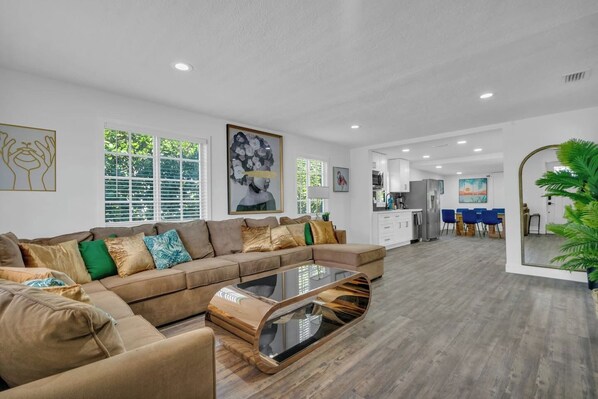 Smart TV, Netflix, Hulu, streaming services - La Pergola Villa | 7 BR | Pool+Hot Tub | Location (Miami)