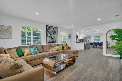 La Pergola Villa | 7 BR | Pool+Hot Tub | Location