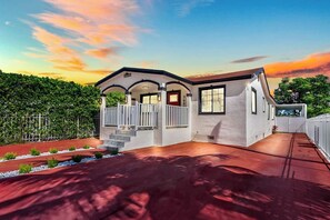Exterior - La Pergola Villa | 7 BR | Pool+Hot Tub | Location (Miami)