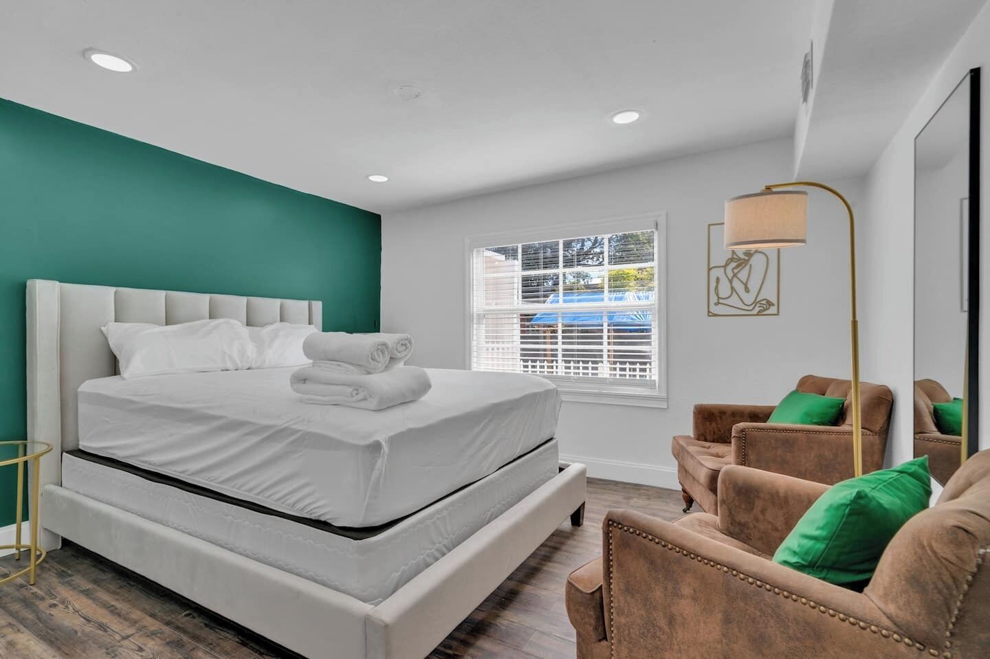 6 bedrooms, iron/ironing board, travel crib, free WiFi
