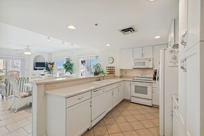 Microwave, dishwasher, coffee/tea maker, toaster - XPLORIE ACTIVITIES & LINENS INCLUDED*! Great 3BR Condo Just a Short Walk to the Beach, Dining & Activities! (Ocean City)