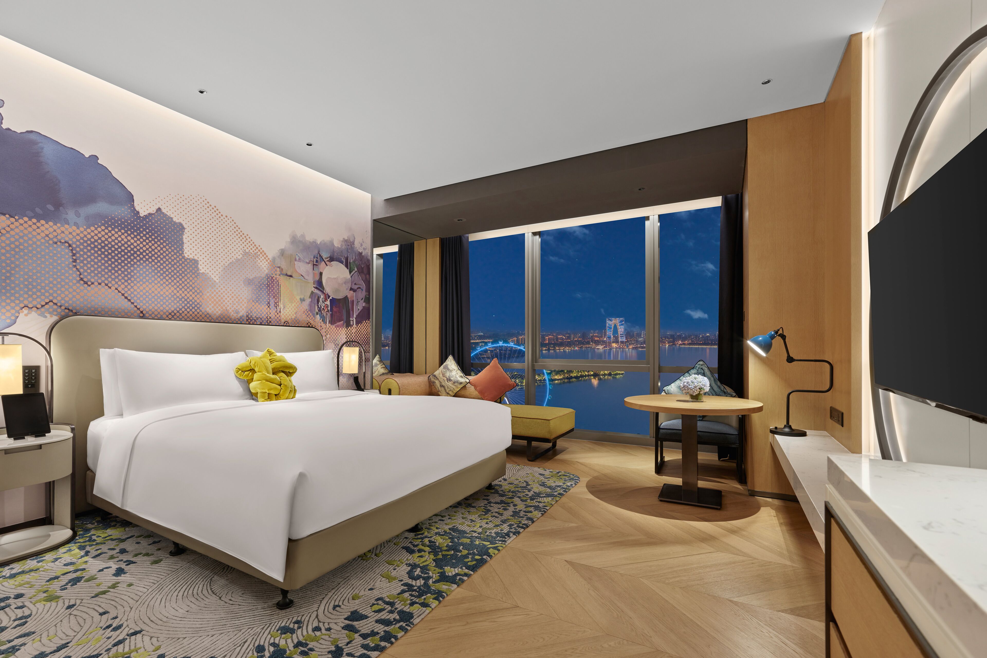 特色客房 (Lake) | 客房内保险箱、特色装修、办公桌、笔记本电脑工作区