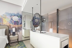 Social Lake King Room | Bathroom | Separate bathtub and shower, rainfall showerhead - M Social Hotel Suzhou (Suzhou)