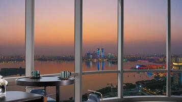 Caja de seguridad en la habitación y decoración personalizada