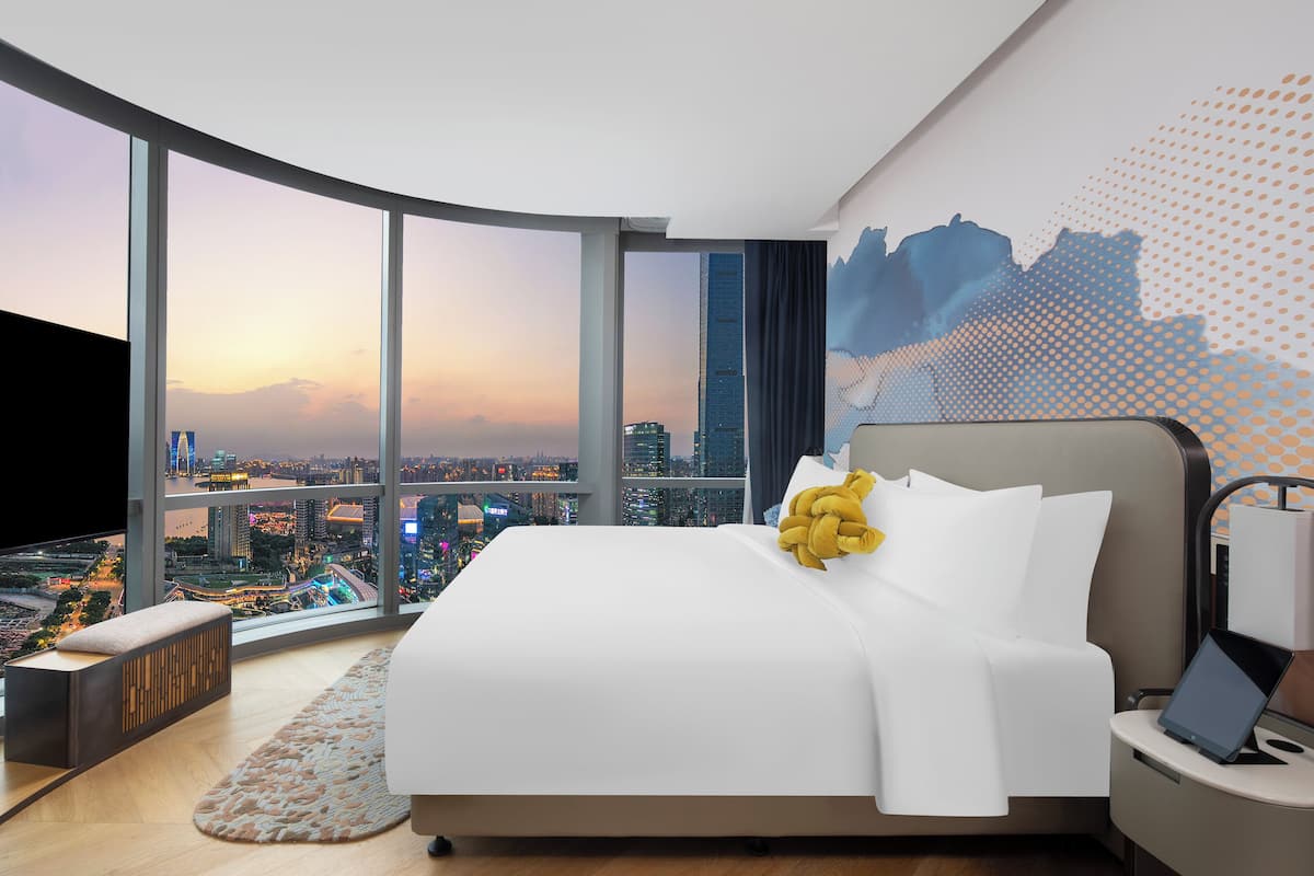 Suite (Magnificent) | In-room safe, individually decorated, desk, laptop workspace