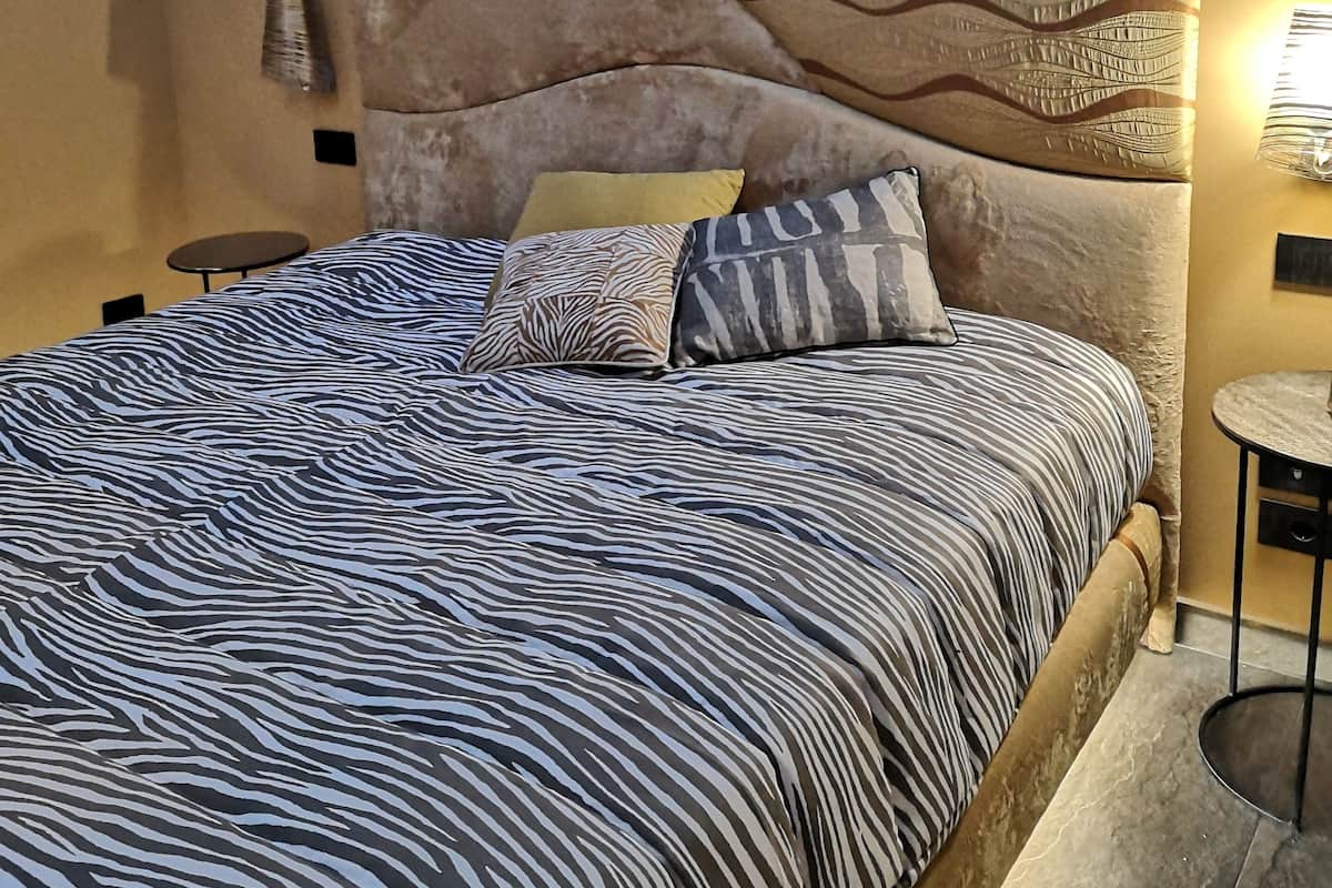 Junior Room, Accessible, Hot Tub | Premium bedding, down comforters, memory foam beds, minibar