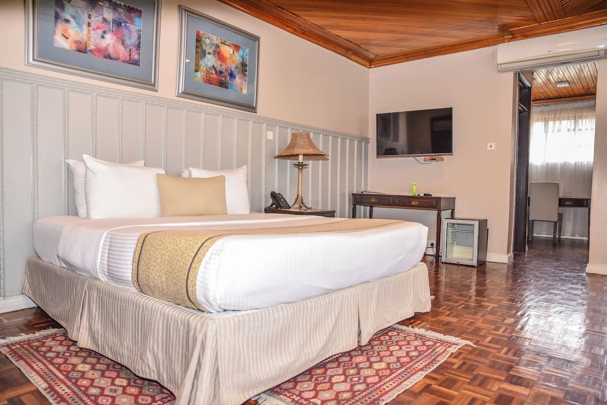 1 bedroom, Egyptian cotton sheets, premium bedding, pillowtop beds