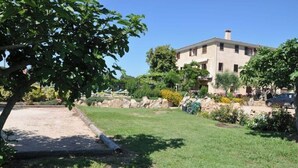 A building with a flat roof, large windows, and a stone facade. - Duplex 6 people in Corsica in residence with swimming pool (Serra-di-Ferro)
