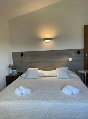 3 chambres, fer et planche à repasser, lit parapluie, Wi-Fi gratuit