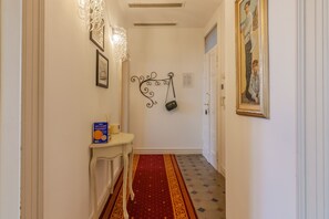 Interni