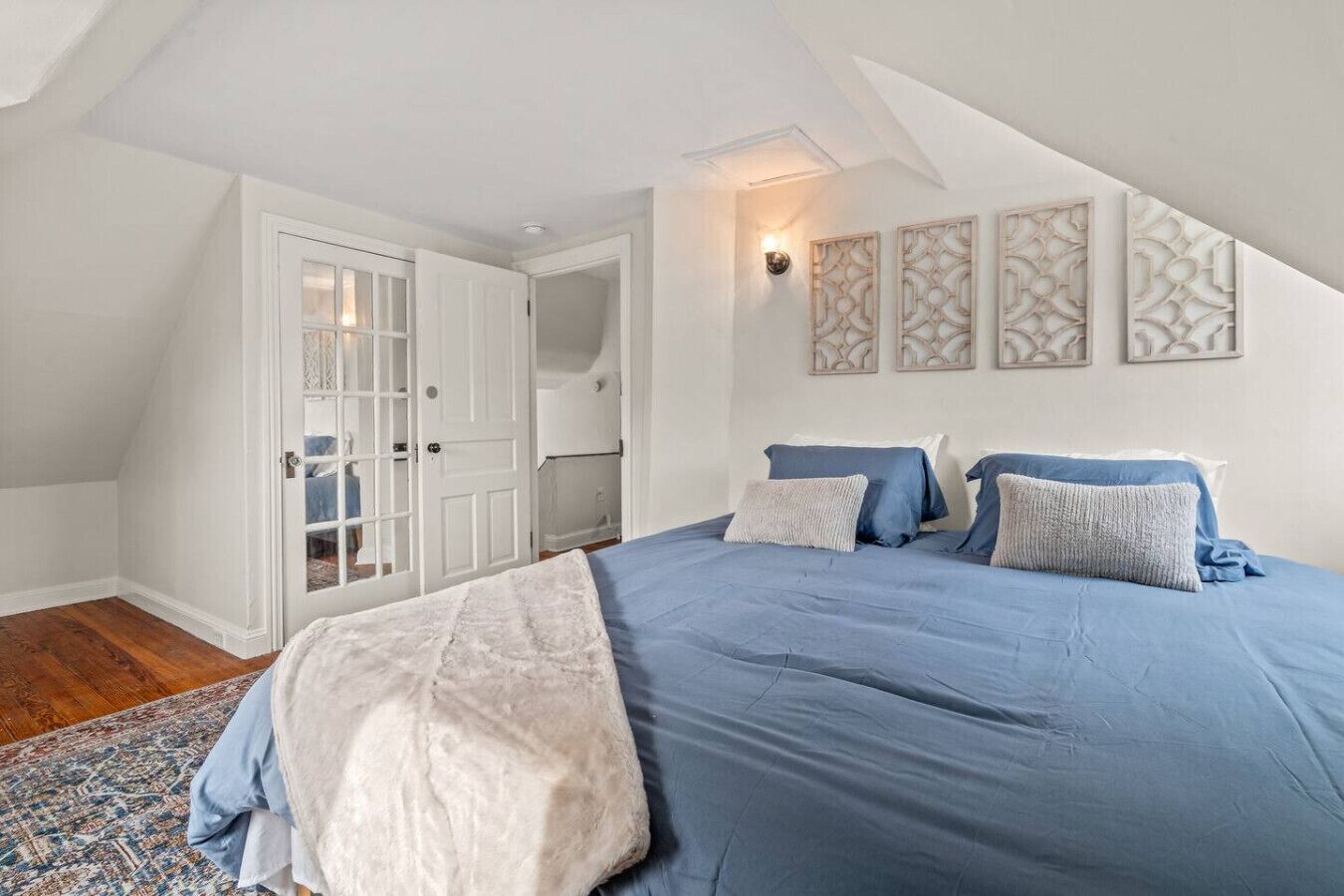 2 Schlafzimmer, Schreibtisch, Bügeleisen/Bügelbrett, Reisekinderbett