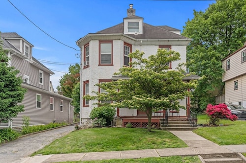 Family Friendly 2 Floor 2 BR Apt  [Sunflower Stay]