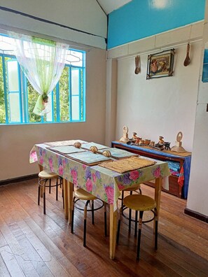Dining - Banaue Transient House Bed and Breakfast -Entire place- Home (Banaue)