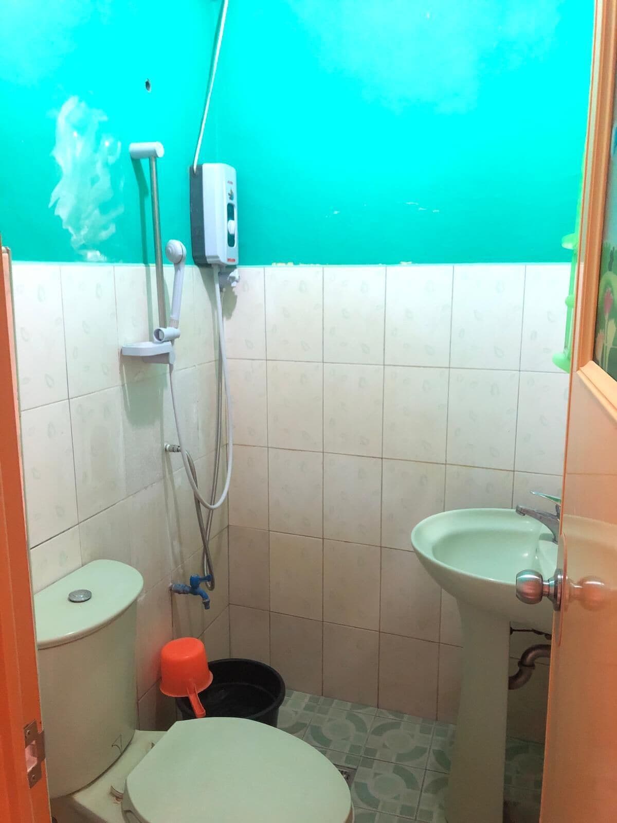 Studio | Bathroom | Shower, rainfall showerhead, free toiletries, bidet