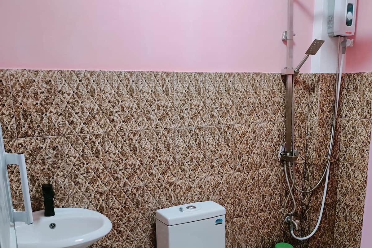 Double Room | Bilik Mandi | Pancuran mandi, hulu semburan mandi hujan
