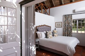 In-room safe, individually decorated, individually furnished, desk - Taaibosch Collection (Stellenbosch)