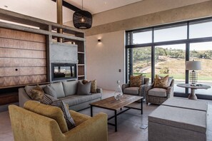 Superior-huvila, 4 makuuhuonetta | Oleskelualue | Takka