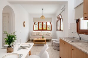 Interior - BEACH FRONT ACCOMMODATION IN MIKRI VIGLA BEACH (Naxos, South Aegean)