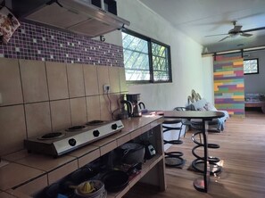 Private kitchen - Ojochal Studio garden design container 5mn from beaches and rivers (Ojochal)