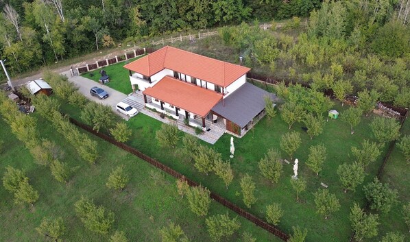 Exterior - Pensiunea Emelys (Bârnova)