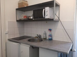 Fridge, microwave, stovetop