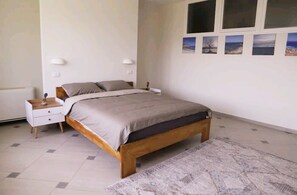 5 bedrooms, WiFi, bed sheets - Top Privacy Villa , of 2023 from Living Magasine at Teg Tirana (Tirana)