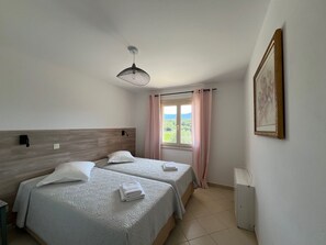 2 slaapkamers, een strijkplank/strijkijzer, gratis wifi, beddengoed