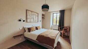 4 bedrooms, iron/ironing board, free WiFi