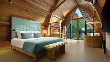Phòng dành cho gia đình, không hút thuốc, quang cảnh hồ | Minibar, trang trí khác biệt, khu vực làm việc phù hợp cho laptop