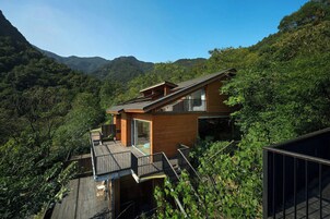 套房, 2 间卧室, 山景 |  迷你吧、特色装修、笔记本电脑工作区、遮光窗帘