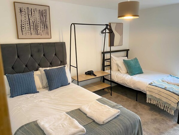 4 bedrooms, desk, iron/ironing board, WiFi