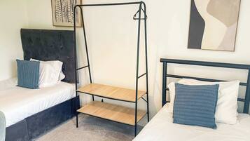 4 bedrooms, desk, iron/ironing board, WiFi
