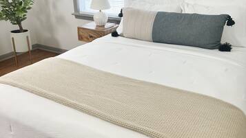 3 slaapkamers, een bureau, een strijkplank/strijkijzer, reisbedje