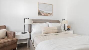 3 Schlafzimmer, Schreibtisch, Bügeleisen/Bügelbrett, Reisekinderbett