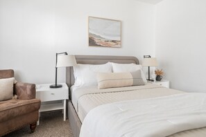 3 Schlafzimmer, Schreibtisch, Bügeleisen/Bügelbrett, Reisekinderbett