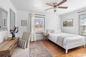 3 bedrooms, desk, iron/ironing board, travel crib