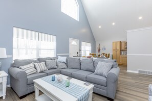 Älytelevisio, takka, kirjoja