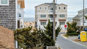 Unclassified image, 5 of 47, button - 9 South Seventh Street (South Bethany)