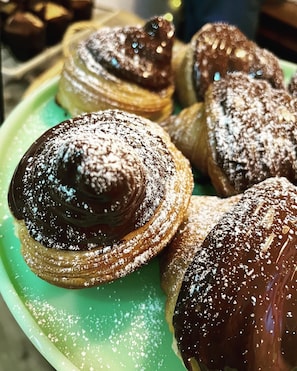 Sudah termasuk sarapan ala kontinental setiap hari