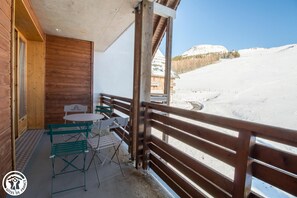 Outdoor dining - Les Matins du Sancy - SUPER BESSE (BESSE ET ST ANASTAISE)