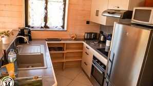 Coffee/tea maker, fridge, microwave, oven