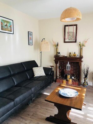 TV, fireplace - 63g63536 - Saint-julien-puy-laveze (SAINT-JULIEN-PUY-LAVEZE)