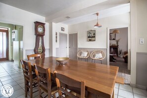 Dining - 63g63536 - Saint-julien-puy-laveze (SAINT-JULIEN-PUY-LAVEZE)