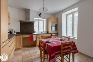 Kühlschrank, Mikrowelle, Ofen, Geschirrspüler